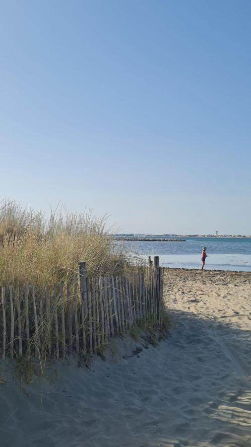 Le Vog The Beach 200 M Away And The Shops At The Foot Of The Residence Le Grau-du-Roi Exteriör bild